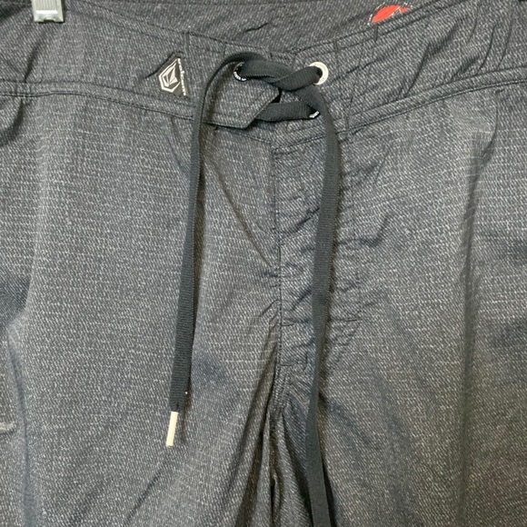 Volcom Shorts Size 28 - Picture 4 of 13
